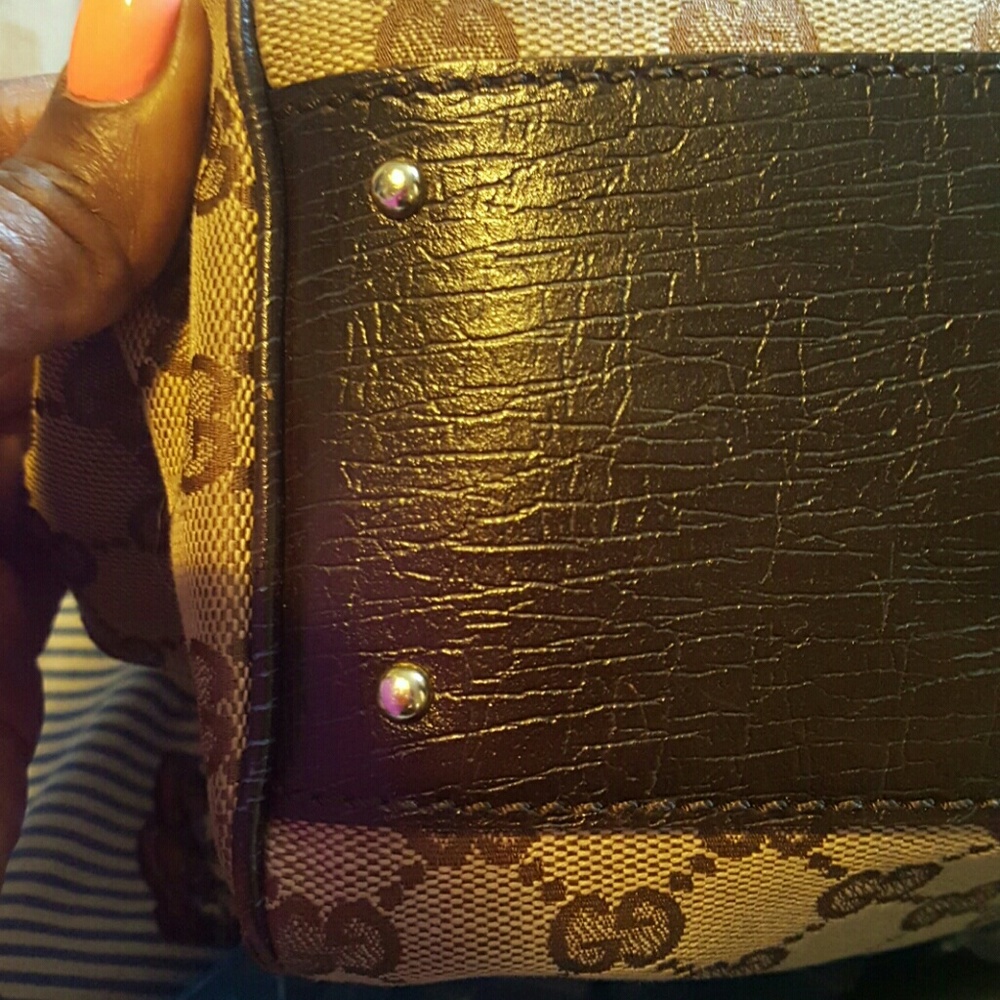 Vintage Well Loved Gucci Bag - Picture 6 of 11